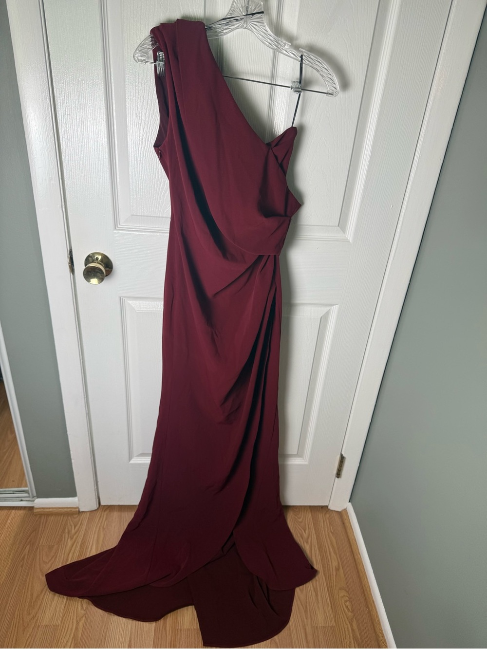 Elliatt Isadora Gown in Burgundy S - Picture 2 of 10